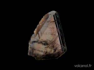 Axinite (monocristal) du Dauphiné (massif de l'Oisans - France)