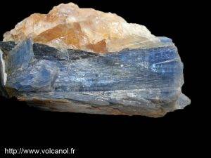 Disthène sur du Quartz du Brésil