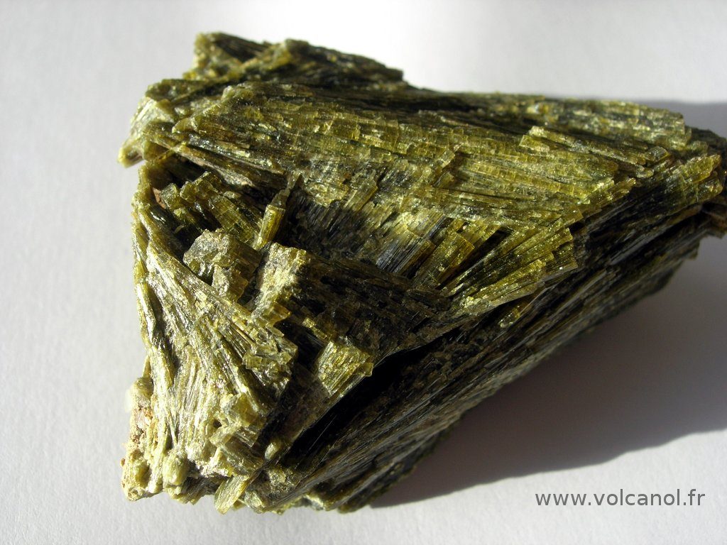 Epidote du Col de la Croix de Fer en Savoie (France)
