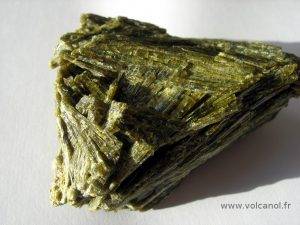 Epidote du Col de la Croix de Fer en Savoie (France)