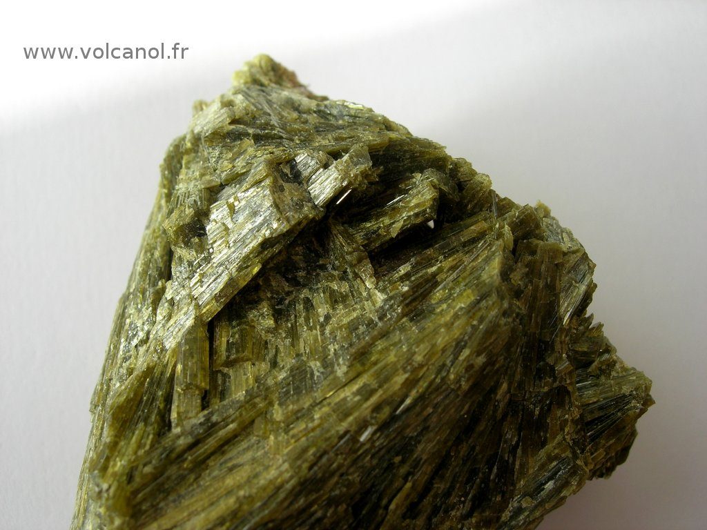 Epidote du Col de la Croix de Fer en Savoie (France)