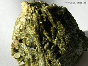Epidote du Col de la Croix de Fer en Savoie (France)