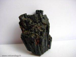 Epidote associée à de l'andradite (provenance inconnue)