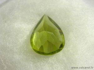 Péridot taillé en goutte - Olivine (Provenance inconnue)