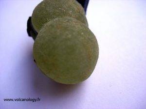 Prehnite en amas botryoïdal du Mali