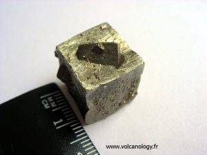 Exemple cube de pyrite pour la forme automorphe