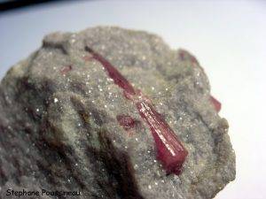 Rubellite (variété de tourmaline rouge, elbaïte - Brésil)