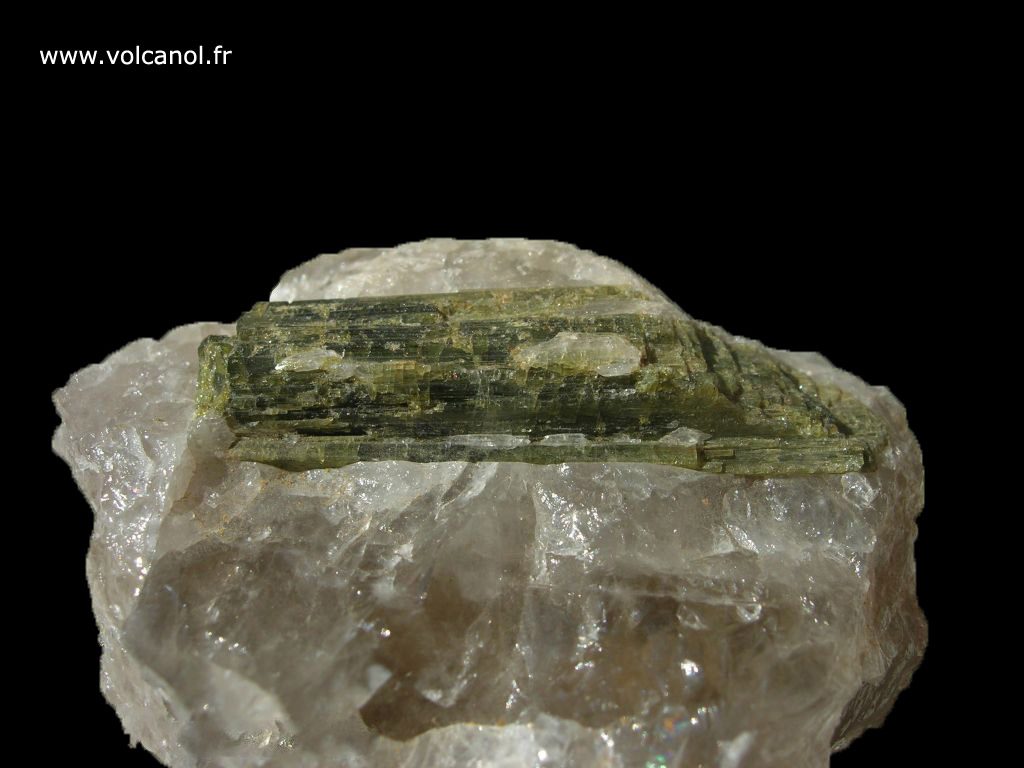 Verdelite (tourmaline verte variété Elbaite) sur quartz fumé de Finlande - Seconde vue