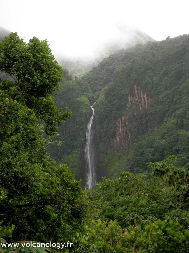 La deuxième chute du Carbet à la Soufrière de Guadeloupe (Antilles françaises)