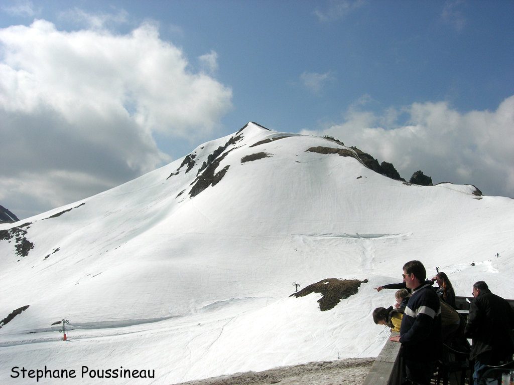 Le sommet du Puy de Sancy enneigé en Auvergne (Massif Central Français)