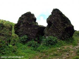 La roche fendue