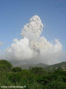 Eruption de cendre de Soufriere Hills de Montserrat