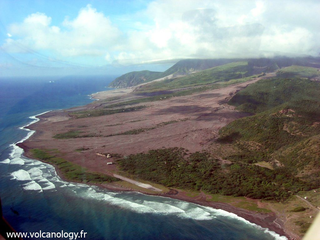 Le Bramble airport vu d'avion à Soufrière Hills de Montserrat (Antilles anglaises)