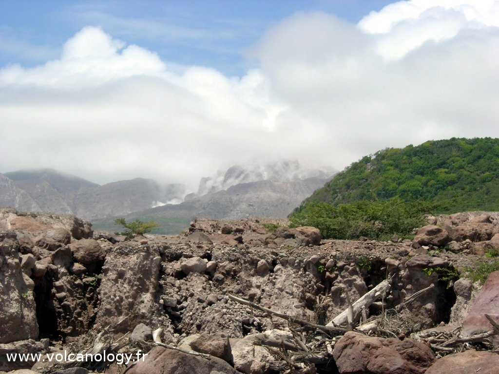 Le dôme en croissance du volcan Soufrière Hills de Montserrat (Antilles anglaises)