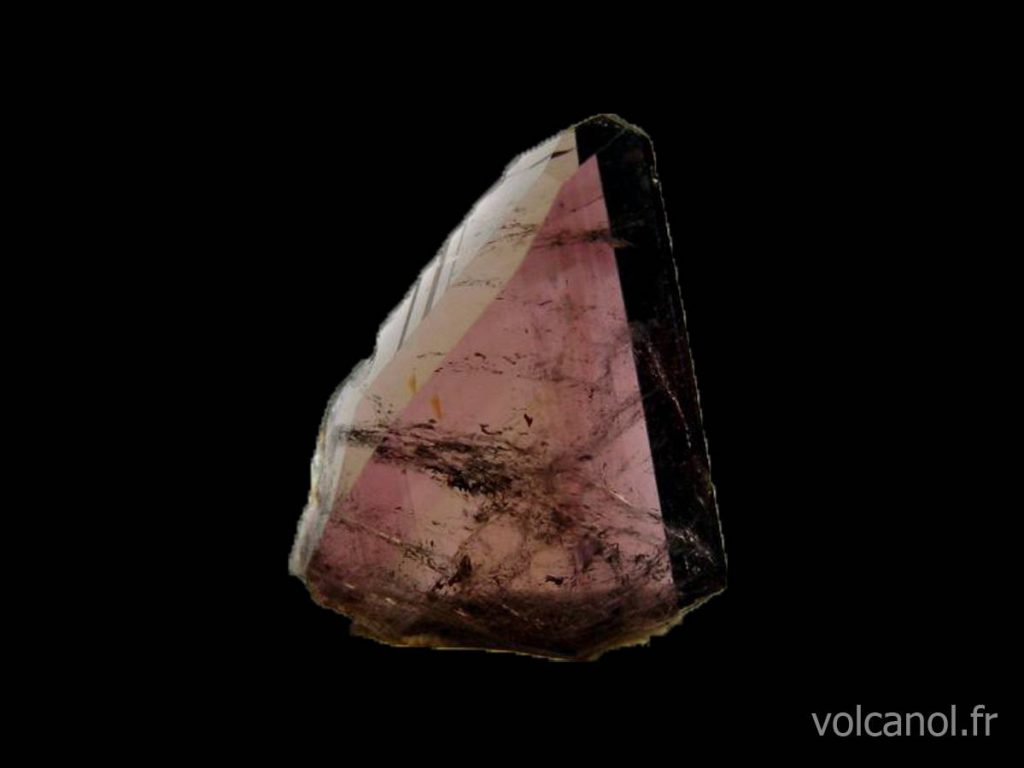 Axinite du Dauphiné dans le massif de l’Oisans (France) de qualité gemme