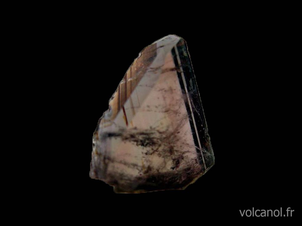 Axinite du Dauphiné dans le massif de l’Oisans (France) de qualité gemme