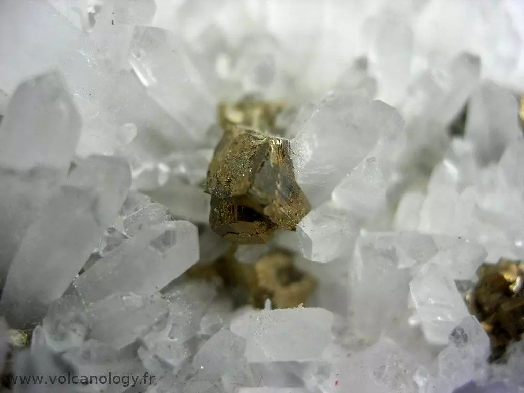 Pyrite sur quartz de Cavnic en Roumanie