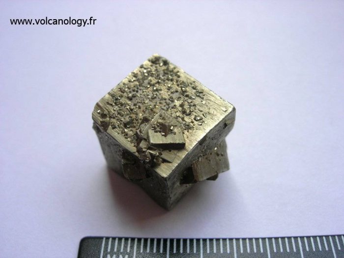 Pyrite en cubes maclée (Espagne)