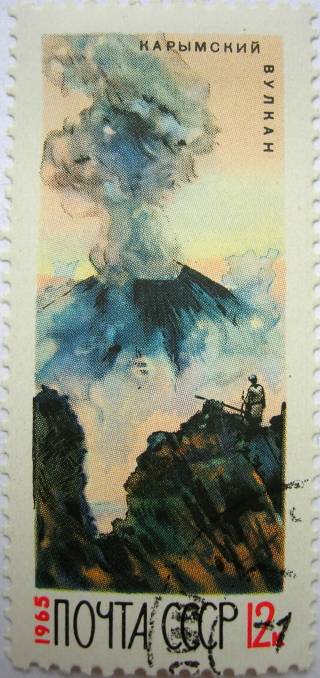 Le Volcan Karimsky en éruption