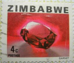 Timbre illustrant un grenat almandin taillé grenat almandin taillé